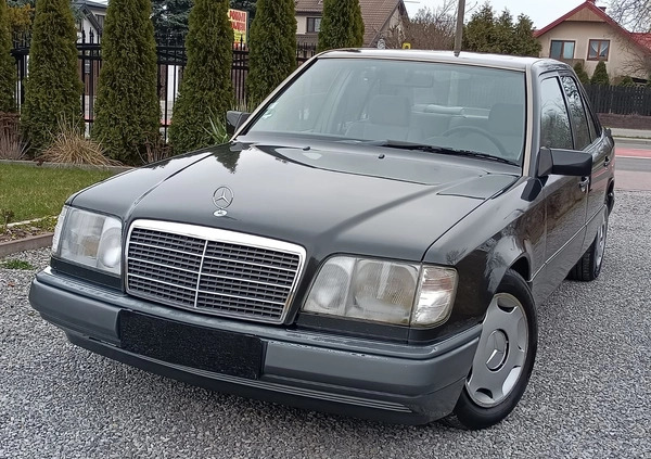 Mercedes-Benz Klasa E cena 27900 przebieg: 196000, rok produkcji 1994 z Lubartów małe 352